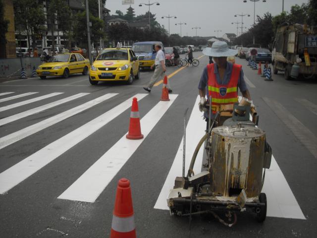 道路标线热熔机 路上划标线放线用什么仪器科学