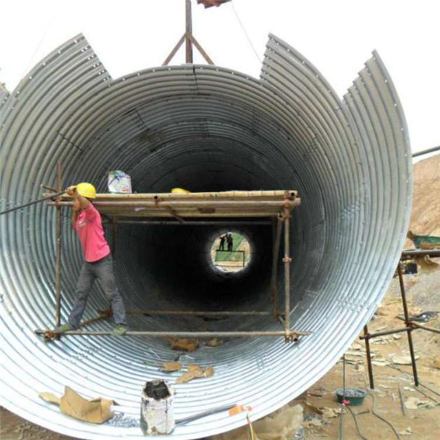 陕西宝鸡市公路金属波纹涵管拼装整管钢制波纹管涵生产安装图片