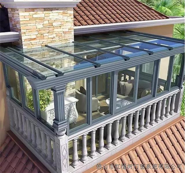 别墅阳光房不是单独的一个玻璃房,它其实是一个阳光房系统,包含主体