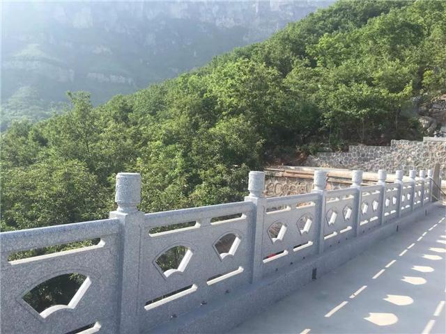 厂家直销仿石护栏混凝土室外景区水泥纹理系列河道公园路隔离定制