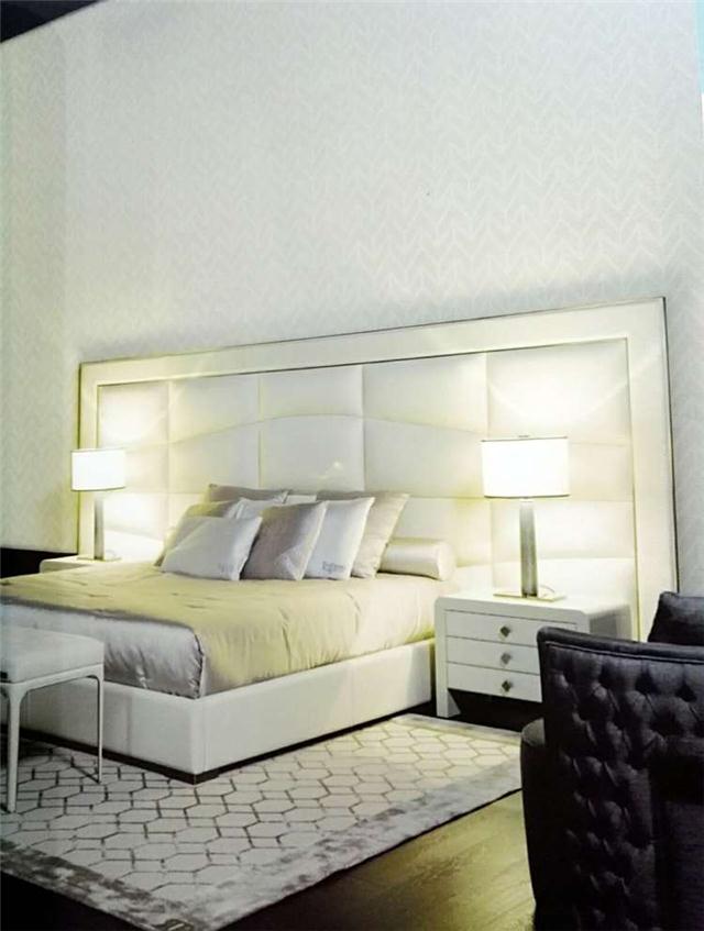 墙布就是墙纸吗？卧室贴什么颜色的壁纸好看？