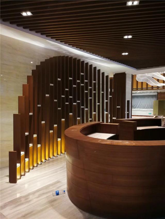 连锁店门头木纹铝方通定制厂家