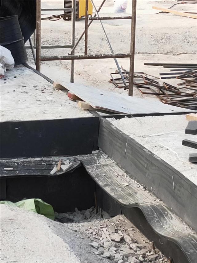隧道二衬止水带安装图