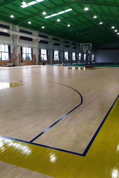 球场运动悬浮地板_nba球场换地板视频_篮球木地板球场