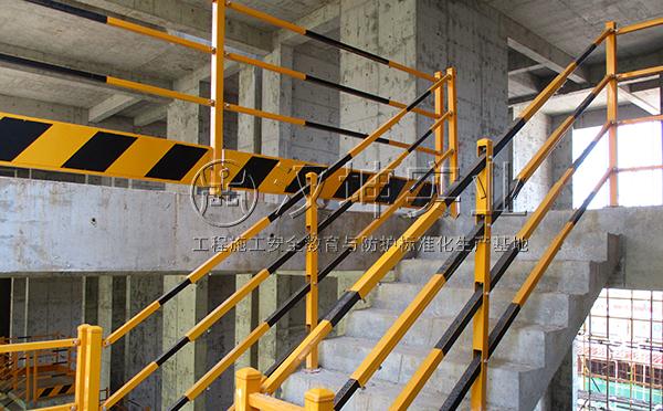 临时施工楼梯防护栏,建筑工地楼梯防护图片