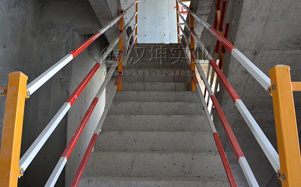 建筑工地楼梯防护栏杆_楼梯临边防护栏杆规范要求