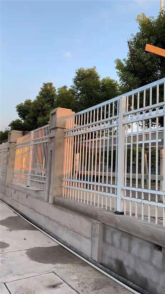 兴化组装式锌钢围墙栅栏厂家定制安装实用不贵一价全含