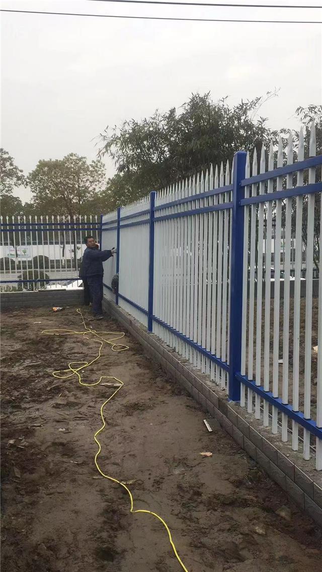 姜堰镀锌钢围墙栅栏厂家安装  一价全含定制便宜