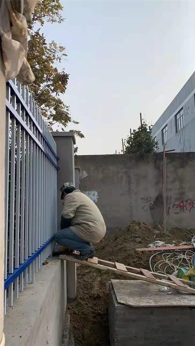 供应南京静电喷涂组装式锌钢围墙栅栏  好用不贵 一价全含