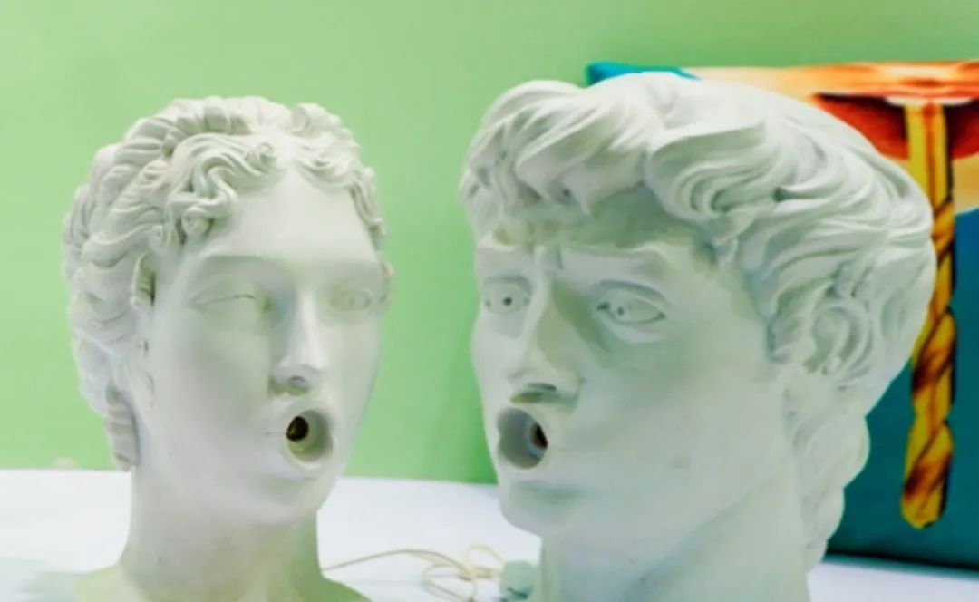 ľW