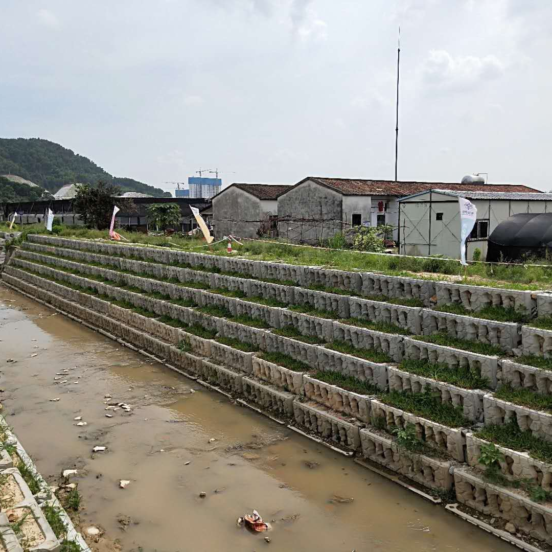 保定鑫砼茂对植生式挡土墙模具 自嵌式挡土墙模具的升级