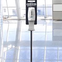 江门宾馆走廊免接触洗手皂液机器人 移动直立专业机器皂液机